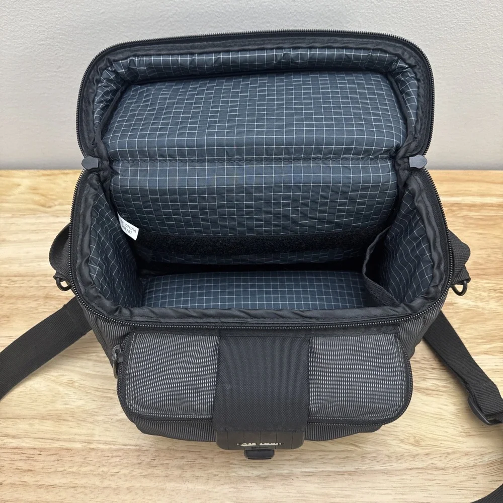 Case Logic Gray Medium Sized Camera Bag Shoulder Or Hand Carry
